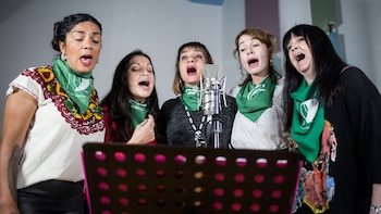 Marilina Ross, Hilda Lizarazu, Gloria Carrá y otras artistas reversionaron “Bella Ciao” para pedir por el aborto legal (Foto: Nacho Yuchark / lavaca.org)