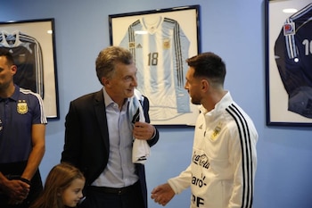 Mauricio Macri dialoga con Messi