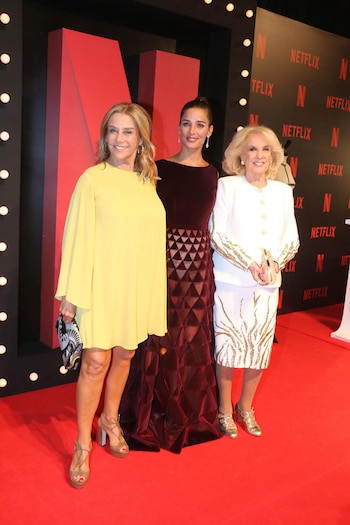 Juana Viale junto a Marcela