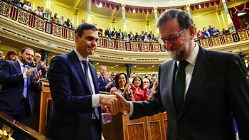 Pedro Sánchez saluda a Mariano