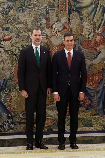 Pedro Sánchez junto al rey