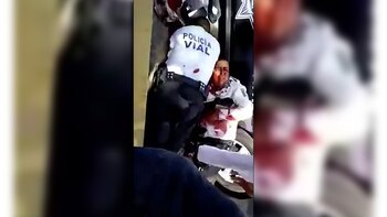 Uno de los seis agentes