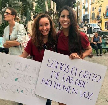 En lugar de esconderse, la