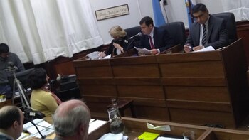 Se leen las dos declaraciones