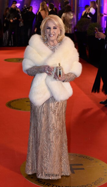 Mirtha Legrand , elegante, con un vestido de la firma Iara. (Foto: Matias Campaya/Para Ti)