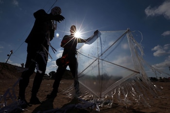 La táctica surgida de la improvisación ha provocado enormes daños, aunque afortunadamente no se produjeron al momento víctimas (Reuters)