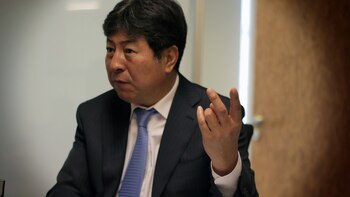 Kim trabajó como operario de