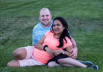 Joshua Holt y Thamy Canelo