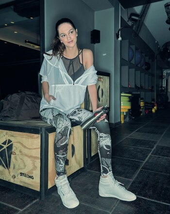 REEBOK. Top con recortes ($