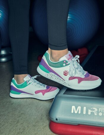 KIOSHI. Zapatillas deportivas ($ 1.317).