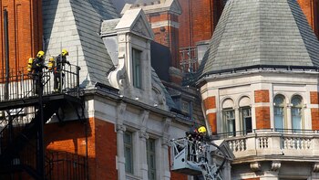 La brigada de bomberos de Londres dijo que 15 camiones habían salido a la escena en William Street. Luego afirmaron que ya hay 20 dotaciones (Reuters)