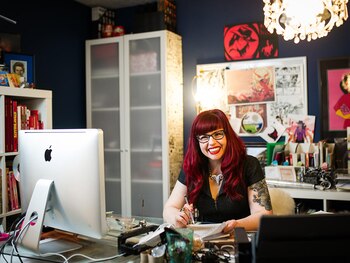 La artista trabaja desde su