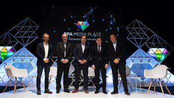 (De izquierda a derecha) Guillermo Rivaben, CEO de La Nación; Guillermo Campanini, COO de Telefé; José del Río, secretario general de redacción de La Nación; Jorge Fontevecchia, CEO de Editorial Perfil, y Daniel Hadad, fundador y CEO de Infobae
