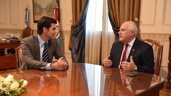 El gobernador de Salta, Juan Manuel Urtubey, junto al gobernador de Santa Fe, en Rosario