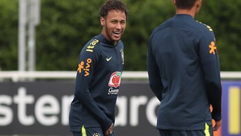 Neymar en el entrenamiento de Brasil, que el domingo juega frente a Austria (Foto: AFP Photo/ Daniel Leal-Olivas)