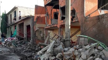 Muchas viviendas y automóviles en los alrededores de la vivienda de la explosión resultaron dañados