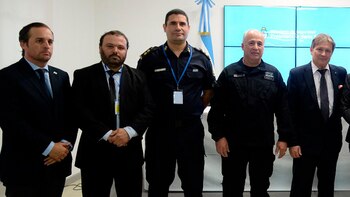 De izquierda a derecha: Guillermo Madero, jefe de seguridad deportiva de la Nación y cabeza del grupo que va a Rusia, Ezequiel Fernández, inteligencia de la Federal, Ricardo Mochetti de la bonaerense, Horacio Marot de la policía de la ciudad, Viktor Koronelli, embajador ruso