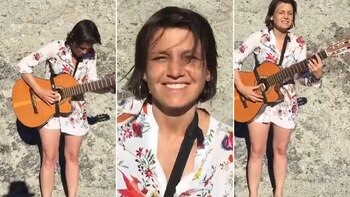 Inesita cantando y tocando la