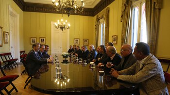 Los representantes del Gobierno y