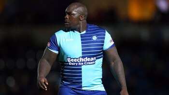 Adebayo Akinfenwa pesa 102 kilos