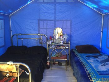 Con creatividad, los damnificados han