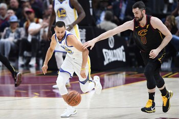 Curry firmó cuatro triples sobre