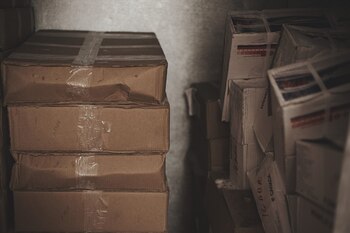 En el almacén hay un