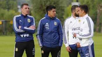 Enzo Pérez, junto a Armani,