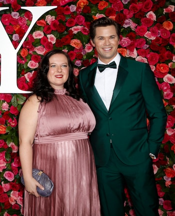 Zuzanna Szadkowski y Andrew Rannells (REUTERS/Brendan McDermid)