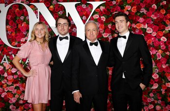 Sophie Michaels, Henry Michaels, Lorne Michaels y Edward Michaels (REUTERS/Brendan McDermid)
