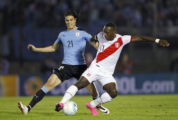 Luis Advíncula frente a Edinson