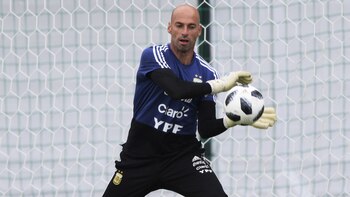 Willy Caballero se desempeña en