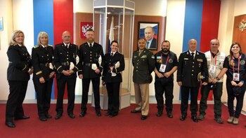 Las efectivos de seguridad que