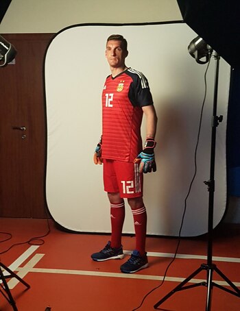 Armani aún no debutó en