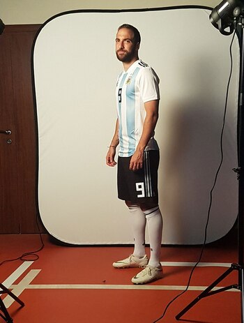 Higuaín, ante su turno de