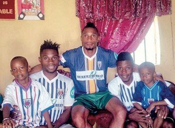 Junto a sus hermanos Vincent y Prince y sus sobrinos, los melli Jason y Javis.