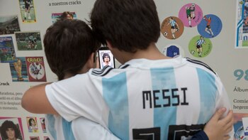 Messi y Maradona, niños y