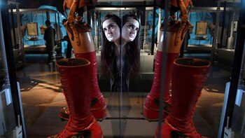 El lápiz de cejas, el labial, la ropa y la pierna protésica de Frida figuran entre las pertenencias de la artista que serán exhibidas en Londres