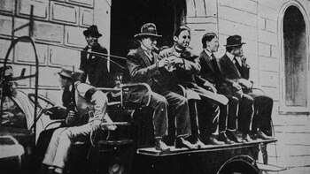 Manifestantes detenidos son trasladados a