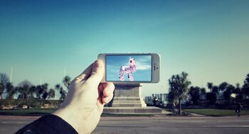 La estatua de Satoshi Nakamoto