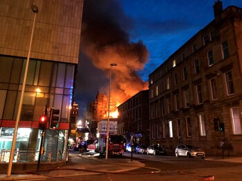 Cientos de bomberos llegaron al