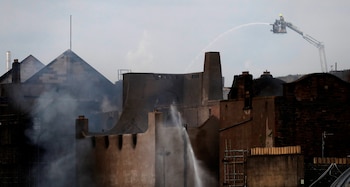 Los bomberos trabajaron hasta la