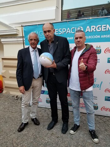 Rodolfo Donofrio, presidente de River Plate, Jorge Kibudi, director de Espacio Argentino, y el empresario Leandro Rud