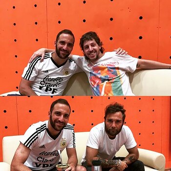 Higuaín, con un amigo y