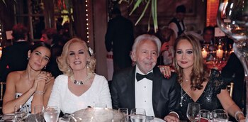 Juana Viale, Mirtha Legrand y Guido y Mónica Parisier en la mesa principal de la cena de recaudación, que se celebró el corazón de la Recoleta