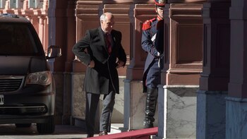 Ricardo Lorenzetti ingresando a la