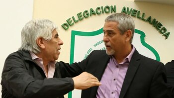 Hugo Moyano junto a Jorge