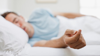 Un hombre joven puede tener