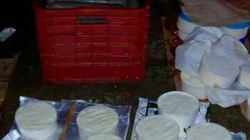 Bajo los quesos había escondidos