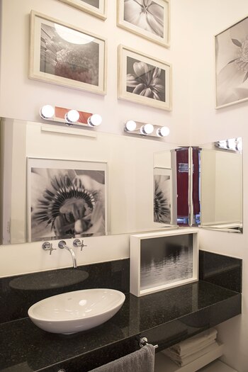 Baño monocromático